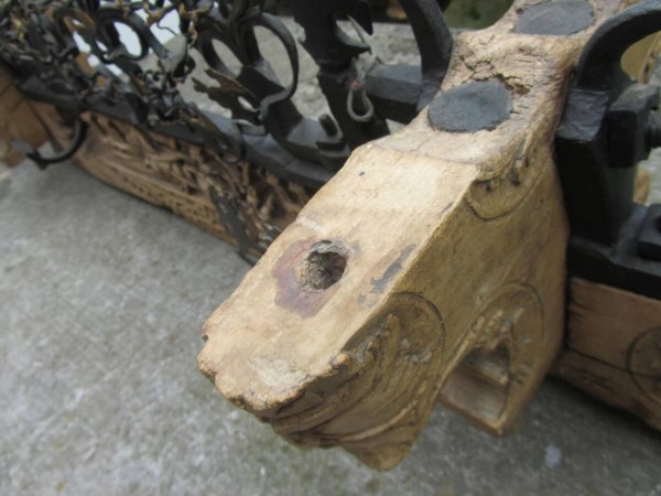 Antique-Italian-Carriage Axle-Siciliaans-wagenschot-Arrière-de-charrette-italienne-Francesco-Petrarca-Crammichele-Ragusa-Catania-00024
